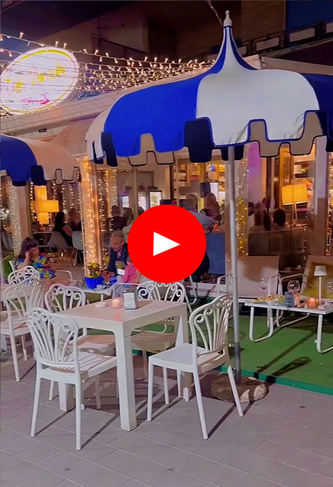 Il Caffè Paradise, l'esterno