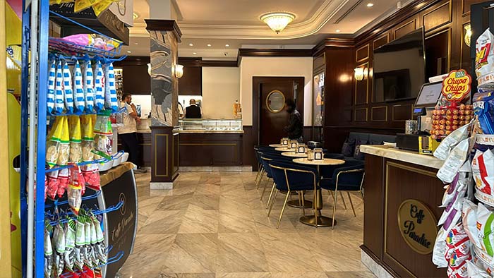 caffe paradise pinetamare