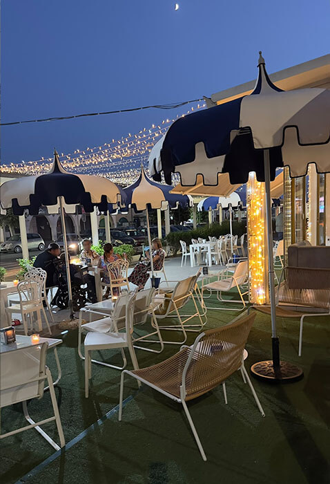 tavolini esterni caffe Paradise