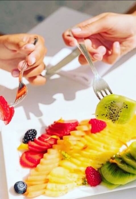 Una tagliata di frutta Fragle, kiwi e ananas